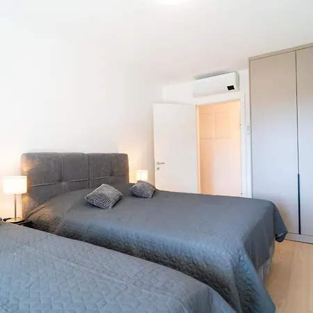 Cosmopolitan By Belmont Realty Zára