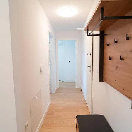 Cosmopolitan By Belmont Realty דירה זאדאר