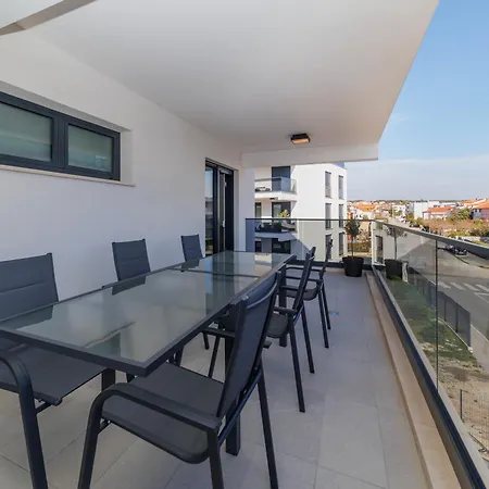 Cosmopolitan By Belmont Realty * Zára